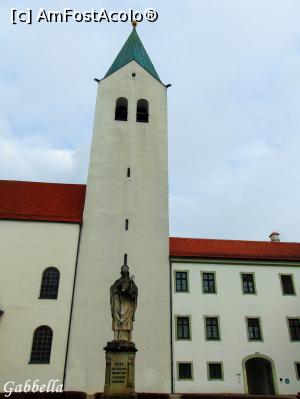[P13] catedrala Freising și statuia Bishop » foto by GabrielaG
 - 
<span class="allrVoted glyphicon glyphicon-heart hidden" id="av743272"></span>
<a class="m-l-10 hidden" id="sv743272" onclick="voting_Foto_DelVot(,743272,4310)" role="button">șterge vot <span class="glyphicon glyphicon-remove"></span></a>
<a id="v9743272" class=" c-red"  onclick="voting_Foto_SetVot(743272)" role="button"><span class="glyphicon glyphicon-heart-empty"></span> <b>LIKE</b> = Votează poza</a> <img class="hidden"  id="f743272W9" src="/imagini/loader.gif" border="0" /><span class="AjErrMes hidden" id="e743272ErM"></span>