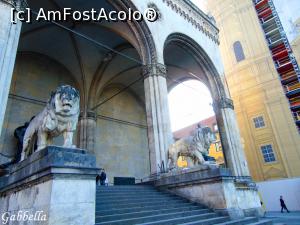 [P06] In Odeonsplatz (Piata Odeon)  » foto by GabrielaG
 - 
<span class="allrVoted glyphicon glyphicon-heart hidden" id="av743528"></span>
<a class="m-l-10 hidden" id="sv743528" onclick="voting_Foto_DelVot(,743528,4310)" role="button">șterge vot <span class="glyphicon glyphicon-remove"></span></a>
<a id="v9743528" class=" c-red"  onclick="voting_Foto_SetVot(743528)" role="button"><span class="glyphicon glyphicon-heart-empty"></span> <b>LIKE</b> = Votează poza</a> <img class="hidden"  id="f743528W9" src="/imagini/loader.gif" border="0" /><span class="AjErrMes hidden" id="e743528ErM"></span>