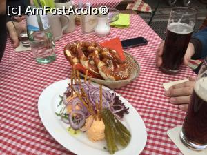[P29] Munchen - Aperitivul... o nebunie, caci ce poate fi mai bun decat branza, ceapa, covrigi si bere... poate doar felul urmator » foto by mishu
 - 
<span class="allrVoted glyphicon glyphicon-heart hidden" id="av950315"></span>
<a class="m-l-10 hidden" id="sv950315" onclick="voting_Foto_DelVot(,950315,4310)" role="button">șterge vot <span class="glyphicon glyphicon-remove"></span></a>
<a id="v9950315" class=" c-red"  onclick="voting_Foto_SetVot(950315)" role="button"><span class="glyphicon glyphicon-heart-empty"></span> <b>LIKE</b> = Votează poza</a> <img class="hidden"  id="f950315W9" src="/imagini/loader.gif" border="0" /><span class="AjErrMes hidden" id="e950315ErM"></span>