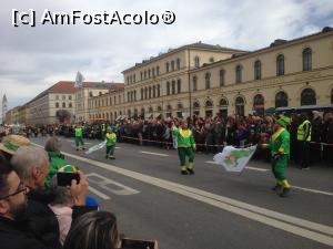 [P49] Munchen - Parada de Sf Patrick, ei aruncau steagurile sus in vazduh sau intre ei cu o asa usurinta si precizie ca starneau aplauzele privitorilor » foto by mishu
 - 
<span class="allrVoted glyphicon glyphicon-heart hidden" id="av950335"></span>
<a class="m-l-10 hidden" id="sv950335" onclick="voting_Foto_DelVot(,950335,4310)" role="button">șterge vot <span class="glyphicon glyphicon-remove"></span></a>
<a id="v9950335" class=" c-red"  onclick="voting_Foto_SetVot(950335)" role="button"><span class="glyphicon glyphicon-heart-empty"></span> <b>LIKE</b> = Votează poza</a> <img class="hidden"  id="f950335W9" src="/imagini/loader.gif" border="0" /><span class="AjErrMes hidden" id="e950335ErM"></span>