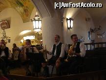 [P20] Formatia cu cantaretii imbracati traditional bavarez de la beraria Hofbrauhaus » foto by ileanaxperta*
 - 
<span class="allrVoted glyphicon glyphicon-heart hidden" id="av58358"></span>
<a class="m-l-10 hidden" id="sv58358" onclick="voting_Foto_DelVot(,58358,4310)" role="button">șterge vot <span class="glyphicon glyphicon-remove"></span></a>
<a id="v958358" class=" c-red"  onclick="voting_Foto_SetVot(58358)" role="button"><span class="glyphicon glyphicon-heart-empty"></span> <b>LIKE</b> = Votează poza</a> <img class="hidden"  id="f58358W9" src="/imagini/loader.gif" border="0" /><span class="AjErrMes hidden" id="e58358ErM"></span>