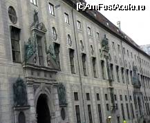 [P29] Latura vestică a palatului Residenz, pe strada Residenz » foto by Costi
 - 
<span class="allrVoted glyphicon glyphicon-heart hidden" id="av36822"></span>
<a class="m-l-10 hidden" id="sv36822" onclick="voting_Foto_DelVot(,36822,4310)" role="button">șterge vot <span class="glyphicon glyphicon-remove"></span></a>
<a id="v936822" class=" c-red"  onclick="voting_Foto_SetVot(36822)" role="button"><span class="glyphicon glyphicon-heart-empty"></span> <b>LIKE</b> = Votează poza</a> <img class="hidden"  id="f36822W9" src="/imagini/loader.gif" border="0" /><span class="AjErrMes hidden" id="e36822ErM"></span>