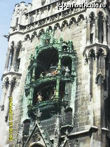 [P44] Marienplatz- Primaria Noua -papusile care danseaza.Observati plasa cu care sunt protejate de mizerii. » foto by adryana
 - 
<span class="allrVoted glyphicon glyphicon-heart hidden" id="av317022"></span>
<a class="m-l-10 hidden" id="sv317022" onclick="voting_Foto_DelVot(,317022,4310)" role="button">șterge vot <span class="glyphicon glyphicon-remove"></span></a>
<a id="v9317022" class=" c-red"  onclick="voting_Foto_SetVot(317022)" role="button"><span class="glyphicon glyphicon-heart-empty"></span> <b>LIKE</b> = Votează poza</a> <img class="hidden"  id="f317022W9" src="/imagini/loader.gif" border="0" /><span class="AjErrMes hidden" id="e317022ErM"></span>
