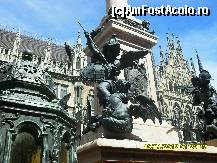 [P56] ingerasii care se lupta impotriva ciumei, ereziei, razboiului si foametei sunt la baza coloanei Fecioarei Maria in cele 4 colturi. » foto by adryana
 - 
<span class="allrVoted glyphicon glyphicon-heart hidden" id="av317034"></span>
<a class="m-l-10 hidden" id="sv317034" onclick="voting_Foto_DelVot(,317034,4310)" role="button">șterge vot <span class="glyphicon glyphicon-remove"></span></a>
<a id="v9317034" class=" c-red"  onclick="voting_Foto_SetVot(317034)" role="button"><span class="glyphicon glyphicon-heart-empty"></span> <b>LIKE</b> = Votează poza</a> <img class="hidden"  id="f317034W9" src="/imagini/loader.gif" border="0" /><span class="AjErrMes hidden" id="e317034ErM"></span>