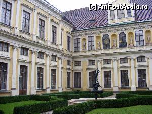 [P11] Alta curte interioara a muzeului Residenz. Sobrietatea germana a liniilor este prezenta la tot pasul » foto by Puiu2010
 - 
<span class="allrVoted glyphicon glyphicon-heart hidden" id="av378059"></span>
<a class="m-l-10 hidden" id="sv378059" onclick="voting_Foto_DelVot(,378059,4310)" role="button">șterge vot <span class="glyphicon glyphicon-remove"></span></a>
<a id="v9378059" class=" c-red"  onclick="voting_Foto_SetVot(378059)" role="button"><span class="glyphicon glyphicon-heart-empty"></span> <b>LIKE</b> = Votează poza</a> <img class="hidden"  id="f378059W9" src="/imagini/loader.gif" border="0" /><span class="AjErrMes hidden" id="e378059ErM"></span>