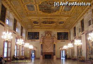 [P22] Sala imperiala cu cele mai mari si frumoase tapiserii din intreg palatul » foto by Puiu2010
 - 
<span class="allrVoted glyphicon glyphicon-heart hidden" id="av378196"></span>
<a class="m-l-10 hidden" id="sv378196" onclick="voting_Foto_DelVot(,378196,4310)" role="button">șterge vot <span class="glyphicon glyphicon-remove"></span></a>
<a id="v9378196" class=" c-red"  onclick="voting_Foto_SetVot(378196)" role="button"><span class="glyphicon glyphicon-heart-empty"></span> <b>LIKE</b> = Votează poza</a> <img class="hidden"  id="f378196W9" src="/imagini/loader.gif" border="0" /><span class="AjErrMes hidden" id="e378196ErM"></span>
