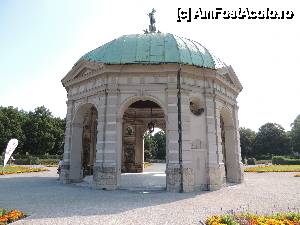 [P44] Micul templu cu 12 laturi dedicat zeitei Diana din gradina regala Hofgarten » foto by andromeda
 - 
<span class="allrVoted glyphicon glyphicon-heart hidden" id="av495255"></span>
<a class="m-l-10 hidden" id="sv495255" onclick="voting_Foto_DelVot(,495255,4310)" role="button">șterge vot <span class="glyphicon glyphicon-remove"></span></a>
<a id="v9495255" class=" c-red"  onclick="voting_Foto_SetVot(495255)" role="button"><span class="glyphicon glyphicon-heart-empty"></span> <b>LIKE</b> = Votează poza</a> <img class="hidden"  id="f495255W9" src="/imagini/loader.gif" border="0" /><span class="AjErrMes hidden" id="e495255ErM"></span>