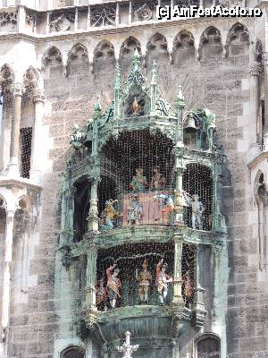 [P46] Punctul de atractie al turistilor din piata Marienplatz » foto by andromeda
 - 
<span class="allrVoted glyphicon glyphicon-heart hidden" id="av495257"></span>
<a class="m-l-10 hidden" id="sv495257" onclick="voting_Foto_DelVot(,495257,4310)" role="button">șterge vot <span class="glyphicon glyphicon-remove"></span></a>
<a id="v9495257" class=" c-red"  onclick="voting_Foto_SetVot(495257)" role="button"><span class="glyphicon glyphicon-heart-empty"></span> <b>LIKE</b> = Votează poza</a> <img class="hidden"  id="f495257W9" src="/imagini/loader.gif" border="0" /><span class="AjErrMes hidden" id="e495257ErM"></span>