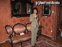 [P13] Iata si celebra 'gaura' din perete, de deasupra canapelei din 'camera rosie', unde, printr-un 'medium', tatal lua leagatura cu fiica sa » foto by dorgo
 - 
<span class="allrVoted glyphicon glyphicon-heart hidden" id="av183194"></span>
<a class="m-l-10 hidden" id="sv183194" onclick="voting_Foto_DelVot(,183194,4329)" role="button">șterge vot <span class="glyphicon glyphicon-remove"></span></a>
<a id="v9183194" class=" c-red"  onclick="voting_Foto_SetVot(183194)" role="button"><span class="glyphicon glyphicon-heart-empty"></span> <b>LIKE</b> = Votează poza</a> <img class="hidden"  id="f183194W9" src="/imagini/loader.gif" border="0" /><span class="AjErrMes hidden" id="e183194ErM"></span>