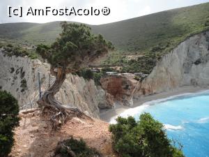 [P15] Lefkada, 2013, Porto Katsiki, înainte de cutremur, dincolo de podeț.  » foto by maryka
 - 
<span class="allrVoted glyphicon glyphicon-heart hidden" id="av1061032"></span>
<a class="m-l-10 hidden" id="sv1061032" onclick="voting_Foto_DelVot(,1061032,4364)" role="button">șterge vot <span class="glyphicon glyphicon-remove"></span></a>
<a id="v91061032" class=" c-red"  onclick="voting_Foto_SetVot(1061032)" role="button"><span class="glyphicon glyphicon-heart-empty"></span> <b>LIKE</b> = Votează poza</a> <img class="hidden"  id="f1061032W9" src="/imagini/loader.gif" border="0" /><span class="AjErrMes hidden" id="e1061032ErM"></span>