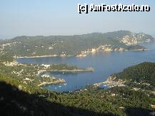 [P22] Golfurile ce se intind de-a lungul tarmurilor 'ondulate' din Corfu, cu asezari si hoteluri, cu plaje si turisti fericiti... » foto by ileanaxperta*
 - 
<span class="allrVoted glyphicon glyphicon-heart hidden" id="av37739"></span>
<a class="m-l-10 hidden" id="sv37739" onclick="voting_Foto_DelVot(,37739,4364)" role="button">șterge vot <span class="glyphicon glyphicon-remove"></span></a>
<a id="v937739" class=" c-red"  onclick="voting_Foto_SetVot(37739)" role="button"><span class="glyphicon glyphicon-heart-empty"></span> <b>LIKE</b> = Votează poza</a> <img class="hidden"  id="f37739W9" src="/imagini/loader.gif" border="0" /><span class="AjErrMes hidden" id="e37739ErM"></span>