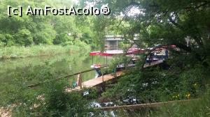 [P20] Bărci care aşteaptă turişi pentru o plimbare pe râu în rezervaţia Ropotamo aflată la 13 km de staţiunea Duni, Bulgaria.  » foto by traian.leuca †
 - 
<span class="allrVoted glyphicon glyphicon-heart hidden" id="av744949"></span>
<a class="m-l-10 hidden" id="sv744949" onclick="voting_Foto_DelVot(,744949,4367)" role="button">șterge vot <span class="glyphicon glyphicon-remove"></span></a>
<a id="v9744949" class=" c-red"  onclick="voting_Foto_SetVot(744949)" role="button"><span class="glyphicon glyphicon-heart-empty"></span> <b>LIKE</b> = Votează poza</a> <img class="hidden"  id="f744949W9" src="/imagini/loader.gif" border="0" /><span class="AjErrMes hidden" id="e744949ErM"></span>