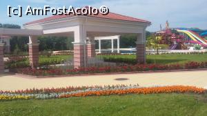 [P07] Aranjamente florale în apropierea toboganelor în Duni Holiday Village din staţiunea Duni, Bulgaria. » foto by traian.leuca †
 - 
<span class="allrVoted glyphicon glyphicon-heart hidden" id="av744929"></span>
<a class="m-l-10 hidden" id="sv744929" onclick="voting_Foto_DelVot(,744929,4367)" role="button">șterge vot <span class="glyphicon glyphicon-remove"></span></a>
<a id="v9744929" class=" c-red"  onclick="voting_Foto_SetVot(744929)" role="button"><span class="glyphicon glyphicon-heart-empty"></span> <b>LIKE</b> = Votează poza</a> <img class="hidden"  id="f744929W9" src="/imagini/loader.gif" border="0" /><span class="AjErrMes hidden" id="e744929ErM"></span>