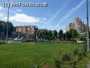 [P10] Parcul cu statuia gimnastelor, apoi urmează Piața Arras. » foto by maryka
 - 
<span class="allrVoted glyphicon glyphicon-heart hidden" id="av1232420"></span>
<a class="m-l-10 hidden" id="sv1232420" onclick="voting_Foto_DelVot(,1232420,4370)" role="button">șterge vot <span class="glyphicon glyphicon-remove"></span></a>
<a id="v91232420" class=" c-red"  onclick="voting_Foto_SetVot(1232420)" role="button"><span class="glyphicon glyphicon-heart-empty"></span> <b>LIKE</b> = Votează poza</a> <img class="hidden"  id="f1232420W9" src="/imagini/loader.gif" border="0" /><span class="AjErrMes hidden" id="e1232420ErM"></span>