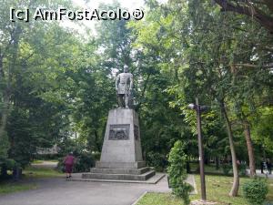 [P04] Statuia pedestră a regelui Decebal, la intrare în Parcul Cetății. » foto by maryka
 - 
<span class="allrVoted glyphicon glyphicon-heart hidden" id="av1232414"></span>
<a class="m-l-10 hidden" id="sv1232414" onclick="voting_Foto_DelVot(,1232414,4370)" role="button">șterge vot <span class="glyphicon glyphicon-remove"></span></a>
<a id="v91232414" class=" c-red"  onclick="voting_Foto_SetVot(1232414)" role="button"><span class="glyphicon glyphicon-heart-empty"></span> <b>LIKE</b> = Votează poza</a> <img class="hidden"  id="f1232414W9" src="/imagini/loader.gif" border="0" /><span class="AjErrMes hidden" id="e1232414ErM"></span>