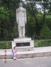 [P06] Eminescu în parcul Devei » foto by abbilbal*
 - 
<span class="allrVoted glyphicon glyphicon-heart hidden" id="av88126"></span>
<a class="m-l-10 hidden" id="sv88126" onclick="voting_Foto_DelVot(,88126,4370)" role="button">șterge vot <span class="glyphicon glyphicon-remove"></span></a>
<a id="v988126" class=" c-red"  onclick="voting_Foto_SetVot(88126)" role="button"><span class="glyphicon glyphicon-heart-empty"></span> <b>LIKE</b> = Votează poza</a> <img class="hidden"  id="f88126W9" src="/imagini/loader.gif" border="0" /><span class="AjErrMes hidden" id="e88126ErM"></span>
