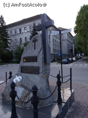 [P14] Monumentul luptătorilor anticomuniști - Piața Regele Mihai I, Deva.  » foto by tata123 🔱
 - 
<span class="allrVoted glyphicon glyphicon-heart hidden" id="av1112916"></span>
<a class="m-l-10 hidden" id="sv1112916" onclick="voting_Foto_DelVot(,1112916,4370)" role="button">șterge vot <span class="glyphicon glyphicon-remove"></span></a>
<a id="v91112916" class=" c-red"  onclick="voting_Foto_SetVot(1112916)" role="button"><span class="glyphicon glyphicon-heart-empty"></span> <b>LIKE</b> = Votează poza</a> <img class="hidden"  id="f1112916W9" src="/imagini/loader.gif" border="0" /><span class="AjErrMes hidden" id="e1112916ErM"></span>