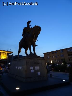 [P20] Statuia ecvestră a lui Decebal, autor Ion Jalea - Piața Victoriei, Deva.  » foto by tata123 🔱
 - 
<span class="allrVoted glyphicon glyphicon-heart hidden" id="av1112922"></span>
<a class="m-l-10 hidden" id="sv1112922" onclick="voting_Foto_DelVot(,1112922,4370)" role="button">șterge vot <span class="glyphicon glyphicon-remove"></span></a>
<a id="v91112922" class=" c-red"  onclick="voting_Foto_SetVot(1112922)" role="button"><span class="glyphicon glyphicon-heart-empty"></span> <b>LIKE</b> = Votează poza</a> <img class="hidden"  id="f1112922W9" src="/imagini/loader.gif" border="0" /><span class="AjErrMes hidden" id="e1112922ErM"></span>