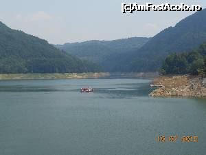 [P18] Barajul Vidraru - În zi de vară, plimbare pe lac.  » foto by iulianic
 - 
<span class="allrVoted glyphicon glyphicon-heart hidden" id="av696334"></span>
<a class="m-l-10 hidden" id="sv696334" onclick="voting_Foto_DelVot(,696334,4399)" role="button">șterge vot <span class="glyphicon glyphicon-remove"></span></a>
<a id="v9696334" class=" c-red"  onclick="voting_Foto_SetVot(696334)" role="button"><span class="glyphicon glyphicon-heart-empty"></span> <b>LIKE</b> = Votează poza</a> <img class="hidden"  id="f696334W9" src="/imagini/loader.gif" border="0" /><span class="AjErrMes hidden" id="e696334ErM"></span>