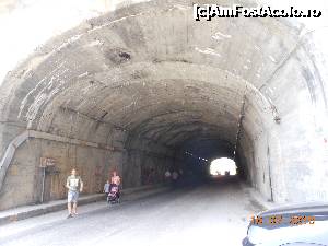 [P21] Barajul Vidraru - Tunelul din apropierea barajului, loc de promenadă.  » foto by iulianic
 - 
<span class="allrVoted glyphicon glyphicon-heart hidden" id="av696337"></span>
<a class="m-l-10 hidden" id="sv696337" onclick="voting_Foto_DelVot(,696337,4399)" role="button">șterge vot <span class="glyphicon glyphicon-remove"></span></a>
<a id="v9696337" class=" c-red"  onclick="voting_Foto_SetVot(696337)" role="button"><span class="glyphicon glyphicon-heart-empty"></span> <b>LIKE</b> = Votează poza</a> <img class="hidden"  id="f696337W9" src="/imagini/loader.gif" border="0" /><span class="AjErrMes hidden" id="e696337ErM"></span>