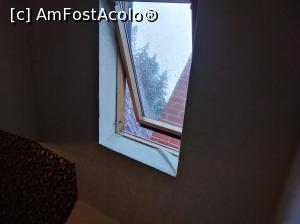 [P08] Pensiunea Alex, Sinaia, fereastra din living, pe tavan înclinat, » foto by Mioritik
 - 
<span class="allrVoted glyphicon glyphicon-heart hidden" id="av1229219"></span>
<a class="m-l-10 hidden" id="sv1229219" onclick="voting_Foto_DelVot(,1229219,4408)" role="button">șterge vot <span class="glyphicon glyphicon-remove"></span></a>
<a id="v91229219" class=" c-red"  onclick="voting_Foto_SetVot(1229219)" role="button"><span class="glyphicon glyphicon-heart-empty"></span> <b>LIKE</b> = Votează poza</a> <img class="hidden"  id="f1229219W9" src="/imagini/loader.gif" border="0" /><span class="AjErrMes hidden" id="e1229219ErM"></span>