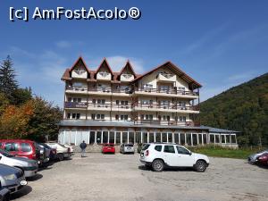 [P01] Hotelul Bulevard din Sinaia și parcarea unității de cazare. » foto by Floryn81
 - 
<span class="allrVoted glyphicon glyphicon-heart hidden" id="av1205353"></span>
<a class="m-l-10 hidden" id="sv1205353" onclick="voting_Foto_DelVot(,1205353,4410)" role="button">șterge vot <span class="glyphicon glyphicon-remove"></span></a>
<a id="v91205353" class=" c-red"  onclick="voting_Foto_SetVot(1205353)" role="button"><span class="glyphicon glyphicon-heart-empty"></span> <b>LIKE</b> = Votează poza</a> <img class="hidden"  id="f1205353W9" src="/imagini/loader.gif" border="0" /><span class="AjErrMes hidden" id="e1205353ErM"></span>