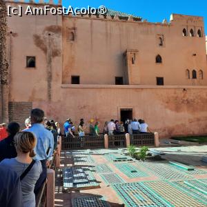 [P44] Marrakech, Les Tombeaux Saadiens, Sanctuarul Vestic, Coadă la Sala celor 12 Coloane, se vede zona de unde se putea poza interiorul » foto by mprofeanu
 - 
<span class="allrVoted glyphicon glyphicon-heart hidden" id="av1474828"></span>
<a class="m-l-10 hidden" id="sv1474828" onclick="voting_Foto_DelVot(,1474828,4416)" role="button">șterge vot <span class="glyphicon glyphicon-remove"></span></a>
<a id="v91474828" class=" c-red"  onclick="voting_Foto_SetVot(1474828)" role="button"><span class="glyphicon glyphicon-heart-empty"></span> <b>LIKE</b> = Votează poza</a> <img class="hidden"  id="f1474828W9" src="/imagini/loader.gif" border="0" /><span class="AjErrMes hidden" id="e1474828ErM"></span>