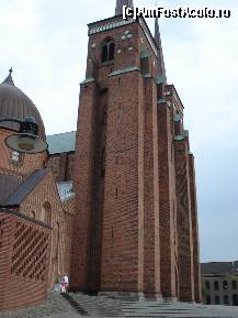 [P29] Idem..Domkirke(Catedrala),construit in 1170.. In fronton,Ceasul Dragonului,care suna la fix... » foto by leone
 - 
<span class="allrVoted glyphicon glyphicon-heart hidden" id="av157955"></span>
<a class="m-l-10 hidden" id="sv157955" onclick="voting_Foto_DelVot(,157955,4424)" role="button">șterge vot <span class="glyphicon glyphicon-remove"></span></a>
<a id="v9157955" class=" c-red"  onclick="voting_Foto_SetVot(157955)" role="button"><span class="glyphicon glyphicon-heart-empty"></span> <b>LIKE</b> = Votează poza</a> <img class="hidden"  id="f157955W9" src="/imagini/loader.gif" border="0" /><span class="AjErrMes hidden" id="e157955ErM"></span>
