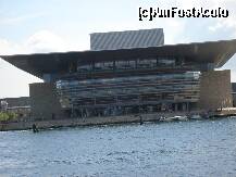 [P56] .. Opera(Operahuset),ridicata,in doar patru ani,deschisa publicului in 2004..Adevarata bijuterie pe apa..Sala masiva,in nuante oranj,are 1700 de locuri..Sculpturile din foaier isi schimba culoarea in functie de vreme.. » foto by leone
 - 
<span class="allrVoted glyphicon glyphicon-heart hidden" id="av158345"></span>
<a class="m-l-10 hidden" id="sv158345" onclick="voting_Foto_DelVot(,158345,4424)" role="button">șterge vot <span class="glyphicon glyphicon-remove"></span></a>
<a id="v9158345" class=" c-red"  onclick="voting_Foto_SetVot(158345)" role="button"><span class="glyphicon glyphicon-heart-empty"></span> <b>LIKE</b> = Votează poza</a> <img class="hidden"  id="f158345W9" src="/imagini/loader.gif" border="0" /><span class="AjErrMes hidden" id="e158345ErM"></span>