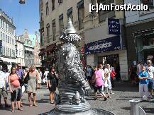 [P80] Pantomimi de toate felurile si multime de turisti..Aici, ii stropeste pe nagandite cu apa..,desi pare nemiscat » foto by leone
 - 
<span class="allrVoted glyphicon glyphicon-heart hidden" id="av158400"></span>
<a class="m-l-10 hidden" id="sv158400" onclick="voting_Foto_DelVot(,158400,4424)" role="button">șterge vot <span class="glyphicon glyphicon-remove"></span></a>
<a id="v9158400" class=" c-red"  onclick="voting_Foto_SetVot(158400)" role="button"><span class="glyphicon glyphicon-heart-empty"></span> <b>LIKE</b> = Votează poza</a> <img class="hidden"  id="f158400W9" src="/imagini/loader.gif" border="0" /><span class="AjErrMes hidden" id="e158400ErM"></span>