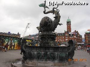 [P19] Copenhaga - Fântâna Dragonului din Piaţa Primăriei.  » foto by iulianic
 - 
<span class="allrVoted glyphicon glyphicon-heart hidden" id="av488150"></span>
<a class="m-l-10 hidden" id="sv488150" onclick="voting_Foto_DelVot(,488150,4424)" role="button">șterge vot <span class="glyphicon glyphicon-remove"></span></a>
<a id="v9488150" class=" c-red"  onclick="voting_Foto_SetVot(488150)" role="button"><span class="glyphicon glyphicon-heart-empty"></span> <b>LIKE</b> = Votează poza</a> <img class="hidden"  id="f488150W9" src="/imagini/loader.gif" border="0" /><span class="AjErrMes hidden" id="e488150ErM"></span>