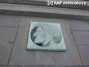 [P49] Copenhaga - Dante pe Bulevardul H. C. Andersen, în faţa Muzeului de Artă.  » foto by iulianic
 - 
<span class="allrVoted glyphicon glyphicon-heart hidden" id="av488180"></span>
<a class="m-l-10 hidden" id="sv488180" onclick="voting_Foto_DelVot(,488180,4424)" role="button">șterge vot <span class="glyphicon glyphicon-remove"></span></a>
<a id="v9488180" class=" c-red"  onclick="voting_Foto_SetVot(488180)" role="button"><span class="glyphicon glyphicon-heart-empty"></span> <b>LIKE</b> = Votează poza</a> <img class="hidden"  id="f488180W9" src="/imagini/loader.gif" border="0" /><span class="AjErrMes hidden" id="e488180ErM"></span>