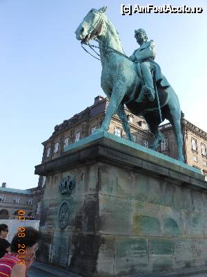 [P24] Copenhaga - Palatul Christiansborg, statuia ecvestră a regelui Frederik al VII-lea.  » foto by iulianic
 - 
<span class="allrVoted glyphicon glyphicon-heart hidden" id="av508068"></span>
<a class="m-l-10 hidden" id="sv508068" onclick="voting_Foto_DelVot(,508068,4424)" role="button">șterge vot <span class="glyphicon glyphicon-remove"></span></a>
<a id="v9508068" class=" c-red"  onclick="voting_Foto_SetVot(508068)" role="button"><span class="glyphicon glyphicon-heart-empty"></span> <b>LIKE</b> = Votează poza</a> <img class="hidden"  id="f508068W9" src="/imagini/loader.gif" border="0" /><span class="AjErrMes hidden" id="e508068ErM"></span>