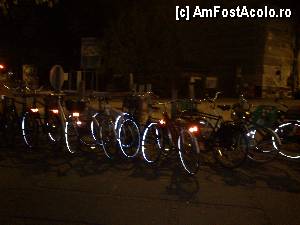[P02] Ce frumos straluceau bicicletele seara... ;)  » foto by alinaro
 - 
<span class="allrVoted glyphicon glyphicon-heart hidden" id="av382372"></span>
<a class="m-l-10 hidden" id="sv382372" onclick="voting_Foto_DelVot(,382372,4424)" role="button">șterge vot <span class="glyphicon glyphicon-remove"></span></a>
<a id="v9382372" class=" c-red"  onclick="voting_Foto_SetVot(382372)" role="button"><span class="glyphicon glyphicon-heart-empty"></span> <b>LIKE</b> = Votează poza</a> <img class="hidden"  id="f382372W9" src="/imagini/loader.gif" border="0" /><span class="AjErrMes hidden" id="e382372ErM"></span>