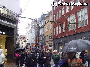 [P11] Strøget, cîteva intersecții mai departe, în dreptul magazinului Illum » foto by abancor
 - 
<span class="allrVoted glyphicon glyphicon-heart hidden" id="av417543"></span>
<a class="m-l-10 hidden" id="sv417543" onclick="voting_Foto_DelVot(,417543,4424)" role="button">șterge vot <span class="glyphicon glyphicon-remove"></span></a>
<a id="v9417543" class=" c-red"  onclick="voting_Foto_SetVot(417543)" role="button"><span class="glyphicon glyphicon-heart-empty"></span> <b>LIKE</b> = Votează poza</a> <img class="hidden"  id="f417543W9" src="/imagini/loader.gif" border="0" /><span class="AjErrMes hidden" id="e417543ErM"></span>