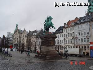 [P13] Statuia lui Absalon din Højbro Plads » foto by abancor
 - 
<span class="allrVoted glyphicon glyphicon-heart hidden" id="av417546"></span>
<a class="m-l-10 hidden" id="sv417546" onclick="voting_Foto_DelVot(,417546,4424)" role="button">șterge vot <span class="glyphicon glyphicon-remove"></span></a>
<a id="v9417546" class=" c-red"  onclick="voting_Foto_SetVot(417546)" role="button"><span class="glyphicon glyphicon-heart-empty"></span> <b>LIKE</b> = Votează poza</a> <img class="hidden"  id="f417546W9" src="/imagini/loader.gif" border="0" /><span class="AjErrMes hidden" id="e417546ErM"></span>