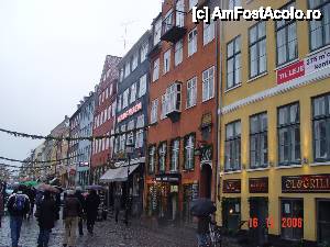 [P02] Plimbare pe Nyhavn. Firma din dreapta zice „Bere și grill”. „Havfruen” înseamnă „sirenă” » foto by abancor
 - 
<span class="allrVoted glyphicon glyphicon-heart hidden" id="av417531"></span>
<a class="m-l-10 hidden" id="sv417531" onclick="voting_Foto_DelVot(,417531,4424)" role="button">șterge vot <span class="glyphicon glyphicon-remove"></span></a>
<a id="v9417531" class=" c-red"  onclick="voting_Foto_SetVot(417531)" role="button"><span class="glyphicon glyphicon-heart-empty"></span> <b>LIKE</b> = Votează poza</a> <img class="hidden"  id="f417531W9" src="/imagini/loader.gif" border="0" /><span class="AjErrMes hidden" id="e417531ErM"></span>
