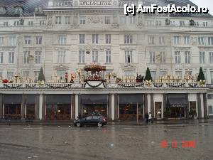 [P09] Hotel D’Angleterre din Kongens Nytorv, decorat de sezon » foto by abancor
 - 
<span class="allrVoted glyphicon glyphicon-heart hidden" id="av417541"></span>
<a class="m-l-10 hidden" id="sv417541" onclick="voting_Foto_DelVot(,417541,4424)" role="button">șterge vot <span class="glyphicon glyphicon-remove"></span></a>
<a id="v9417541" class=" c-red"  onclick="voting_Foto_SetVot(417541)" role="button"><span class="glyphicon glyphicon-heart-empty"></span> <b>LIKE</b> = Votează poza</a> <img class="hidden"  id="f417541W9" src="/imagini/loader.gif" border="0" /><span class="AjErrMes hidden" id="e417541ErM"></span>