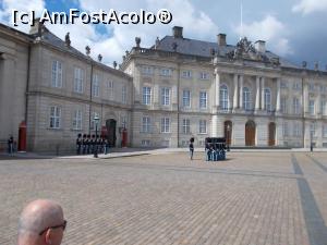 [P14] Schimbarea gărzii la palatul Amaliensborg.  » foto by marius gaudi*
 - 
<span class="allrVoted glyphicon glyphicon-heart hidden" id="av810619"></span>
<a class="m-l-10 hidden" id="sv810619" onclick="voting_Foto_DelVot(,810619,4424)" role="button">șterge vot <span class="glyphicon glyphicon-remove"></span></a>
<a id="v9810619" class=" c-red"  onclick="voting_Foto_SetVot(810619)" role="button"><span class="glyphicon glyphicon-heart-empty"></span> <b>LIKE</b> = Votează poza</a> <img class="hidden"  id="f810619W9" src="/imagini/loader.gif" border="0" /><span class="AjErrMes hidden" id="e810619ErM"></span>