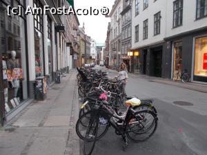 [P08] Bicicleta, un mijloc de transport foarte folosit aici.  » foto by marius gaudi*
 - 
<span class="allrVoted glyphicon glyphicon-heart hidden" id="av810613"></span>
<a class="m-l-10 hidden" id="sv810613" onclick="voting_Foto_DelVot(,810613,4424)" role="button">șterge vot <span class="glyphicon glyphicon-remove"></span></a>
<a id="v9810613" class=" c-red"  onclick="voting_Foto_SetVot(810613)" role="button"><span class="glyphicon glyphicon-heart-empty"></span> <b>LIKE</b> = Votează poza</a> <img class="hidden"  id="f810613W9" src="/imagini/loader.gif" border="0" /><span class="AjErrMes hidden" id="e810613ErM"></span>
