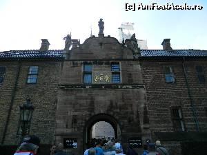 [P13] Intrarea in curtea Palatului Rosenborg din Copenhaga » foto by ileanaxperta*
 - 
<span class="allrVoted glyphicon glyphicon-heart hidden" id="av601562"></span>
<a class="m-l-10 hidden" id="sv601562" onclick="voting_Foto_DelVot(,601562,4424)" role="button">șterge vot <span class="glyphicon glyphicon-remove"></span></a>
<a id="v9601562" class=" c-red"  onclick="voting_Foto_SetVot(601562)" role="button"><span class="glyphicon glyphicon-heart-empty"></span> <b>LIKE</b> = Votează poza</a> <img class="hidden"  id="f601562W9" src="/imagini/loader.gif" border="0" /><span class="AjErrMes hidden" id="e601562ErM"></span>