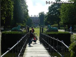 [P17] Podul care trece de la Palatul Rosenborg spre gradini » foto by ileanaxperta*
 - 
<span class="allrVoted glyphicon glyphicon-heart hidden" id="av601566"></span>
<a class="m-l-10 hidden" id="sv601566" onclick="voting_Foto_DelVot(,601566,4424)" role="button">șterge vot <span class="glyphicon glyphicon-remove"></span></a>
<a id="v9601566" class=" c-red"  onclick="voting_Foto_SetVot(601566)" role="button"><span class="glyphicon glyphicon-heart-empty"></span> <b>LIKE</b> = Votează poza</a> <img class="hidden"  id="f601566W9" src="/imagini/loader.gif" border="0" /><span class="AjErrMes hidden" id="e601566ErM"></span>