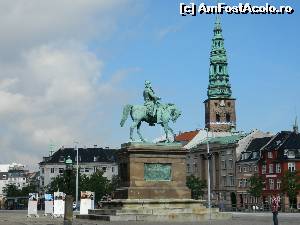 [P25] Piata Palatului cu statuia ecvestra a regelui Frederic al-VII-lea, in Copenhaga » foto by ileanaxperta*
 - 
<span class="allrVoted glyphicon glyphicon-heart hidden" id="av601585"></span>
<a class="m-l-10 hidden" id="sv601585" onclick="voting_Foto_DelVot(,601585,4424)" role="button">șterge vot <span class="glyphicon glyphicon-remove"></span></a>
<a id="v9601585" class=" c-red"  onclick="voting_Foto_SetVot(601585)" role="button"><span class="glyphicon glyphicon-heart-empty"></span> <b>LIKE</b> = Votează poza</a> <img class="hidden"  id="f601585W9" src="/imagini/loader.gif" border="0" /><span class="AjErrMes hidden" id="e601585ErM"></span>