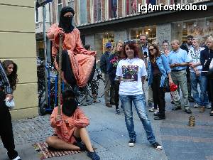 [P31] Show stradal, moment de 'levitatie'... sustinuta de suportul ascuns bine in hainele fetelor :))  » foto by ileanaxperta*
 - 
<span class="allrVoted glyphicon glyphicon-heart hidden" id="av602745"></span>
<a class="m-l-10 hidden" id="sv602745" onclick="voting_Foto_DelVot(,602745,4424)" role="button">șterge vot <span class="glyphicon glyphicon-remove"></span></a>
<a id="v9602745" class=" c-red"  onclick="voting_Foto_SetVot(602745)" role="button"><span class="glyphicon glyphicon-heart-empty"></span> <b>LIKE</b> = Votează poza</a> <img class="hidden"  id="f602745W9" src="/imagini/loader.gif" border="0" /><span class="AjErrMes hidden" id="e602745ErM"></span>