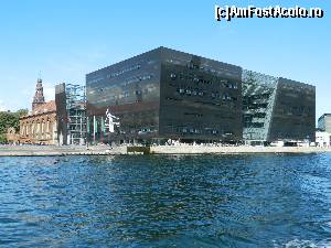 [P45] Biblioteca Regala (Diamantul Negru), o cladire super moderna » foto by ileanaxperta*
 - 
<span class="allrVoted glyphicon glyphicon-heart hidden" id="av602800"></span>
<a class="m-l-10 hidden" id="sv602800" onclick="voting_Foto_DelVot(,602800,4424)" role="button">șterge vot <span class="glyphicon glyphicon-remove"></span></a>
<a id="v9602800" class=" c-red"  onclick="voting_Foto_SetVot(602800)" role="button"><span class="glyphicon glyphicon-heart-empty"></span> <b>LIKE</b> = Votează poza</a> <img class="hidden"  id="f602800W9" src="/imagini/loader.gif" border="0" /><span class="AjErrMes hidden" id="e602800ErM"></span>
