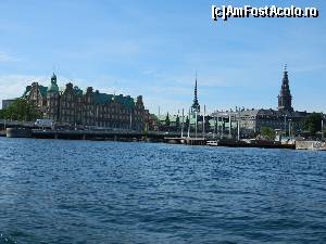 [P55] Ne apropiem de finalul croazierei, se vede turnul ca o sfoara al Bursei de Valori si Palatul Christiansborg » foto by ileanaxperta*
 - 
<span class="allrVoted glyphicon glyphicon-heart hidden" id="av602821"></span>
<a class="m-l-10 hidden" id="sv602821" onclick="voting_Foto_DelVot(,602821,4424)" role="button">șterge vot <span class="glyphicon glyphicon-remove"></span></a>
<a id="v9602821" class=" c-red"  onclick="voting_Foto_SetVot(602821)" role="button"><span class="glyphicon glyphicon-heart-empty"></span> <b>LIKE</b> = Votează poza</a> <img class="hidden"  id="f602821W9" src="/imagini/loader.gif" border="0" /><span class="AjErrMes hidden" id="e602821ErM"></span>