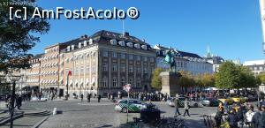 [P19] Noua Piaţă Regală, locul unde se termină Stroget, în mijlocul căreia se află statuia ecvestră a regelui Cristian al V-lea » foto by gettyy
 - 
<span class="allrVoted glyphicon glyphicon-heart hidden" id="av1159634"></span>
<a class="m-l-10 hidden" id="sv1159634" onclick="voting_Foto_DelVot(,1159634,4424)" role="button">șterge vot <span class="glyphicon glyphicon-remove"></span></a>
<a id="v91159634" class=" c-red"  onclick="voting_Foto_SetVot(1159634)" role="button"><span class="glyphicon glyphicon-heart-empty"></span> <b>LIKE</b> = Votează poza</a> <img class="hidden"  id="f1159634W9" src="/imagini/loader.gif" border="0" /><span class="AjErrMes hidden" id="e1159634ErM"></span>