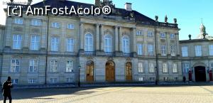 [P32] Palatul Regal Amalienborg - una din cele patru clădiri » foto by gettyy
 - 
<span class="allrVoted glyphicon glyphicon-heart hidden" id="av1159647"></span>
<a class="m-l-10 hidden" id="sv1159647" onclick="voting_Foto_DelVot(,1159647,4424)" role="button">șterge vot <span class="glyphicon glyphicon-remove"></span></a>
<a id="v91159647" class=" c-red"  onclick="voting_Foto_SetVot(1159647)" role="button"><span class="glyphicon glyphicon-heart-empty"></span> <b>LIKE</b> = Votează poza</a> <img class="hidden"  id="f1159647W9" src="/imagini/loader.gif" border="0" /><span class="AjErrMes hidden" id="e1159647ErM"></span>