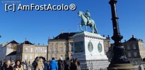 [P04] Copenhaga - Palatul Regal Amalienborg - în mijlocul pieţei a fost aşezată statuia Regelui Frederik al V-lea, realizată de un sculptor francez » foto by gettyy
 - 
<span class="allrVoted glyphicon glyphicon-heart hidden" id="av1159619"></span>
<a class="m-l-10 hidden" id="sv1159619" onclick="voting_Foto_DelVot(,1159619,4424)" role="button">șterge vot <span class="glyphicon glyphicon-remove"></span></a>
<a id="v91159619" class=" c-red"  onclick="voting_Foto_SetVot(1159619)" role="button"><span class="glyphicon glyphicon-heart-empty"></span> <b>LIKE</b> = Votează poza</a> <img class="hidden"  id="f1159619W9" src="/imagini/loader.gif" border="0" /><span class="AjErrMes hidden" id="e1159619ErM"></span>