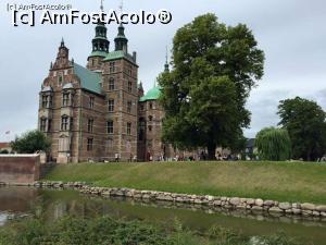 [P09] Palatul Rosenborg  Copenhaga - Palatul de vară al regelui Christian al IV-lea a fost reşedinţă a tuturor monarhilor următori, până la începutul sec. XVIII. » foto by gettyy
 - 
<span class="allrVoted glyphicon glyphicon-heart hidden" id="av1159624"></span>
<a class="m-l-10 hidden" id="sv1159624" onclick="voting_Foto_DelVot(,1159624,4424)" role="button">șterge vot <span class="glyphicon glyphicon-remove"></span></a>
<a id="v91159624" class=" c-red"  onclick="voting_Foto_SetVot(1159624)" role="button"><span class="glyphicon glyphicon-heart-empty"></span> <b>LIKE</b> = Votează poza</a> <img class="hidden"  id="f1159624W9" src="/imagini/loader.gif" border="0" /><span class="AjErrMes hidden" id="e1159624ErM"></span>